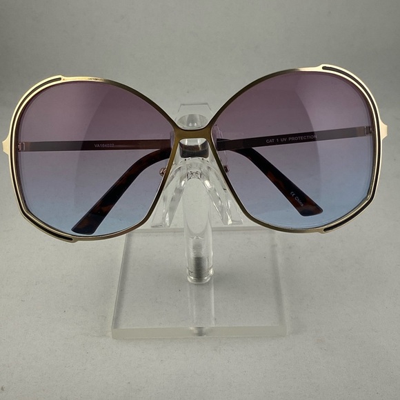 Dash - Picture 4 of 6